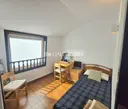 DUPLEX DE CUATRO HABITACIONES MUY LUMINOSO, AMUEBLADO, BUENA UBICACIÓN Y PLAZA DE PARKING 10