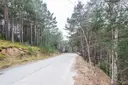 Situat en una zona residencial a la sortida de Jub 4