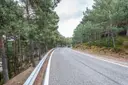 Situat en una zona residencial a la sortida de Jub 10