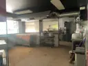 LOCAL AL ​​PAS DE LA CASA A PEU DE PISTES 8