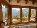 Casa adossada de pedra i fusta amb vistes a la vall i grans terras... 9