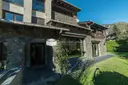 Chalet rústico con jardín en una ubicación privilegiada, junto al Park Hotel 2