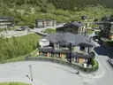 "Explore una vida de lujo y comodidad en nuestras exclusivas residencias, donde la elegancia se fusiona con la funcionalidad para ofrecerle el hogar de sus sueños." 1