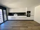 Espacioso piso de obra nueva de tres habitaciones cerca de Caldea 3