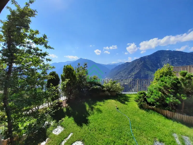 Chalet en venta en Escaldes Engordany, 4 habitaciones, 220 metros — foto 1 de 15