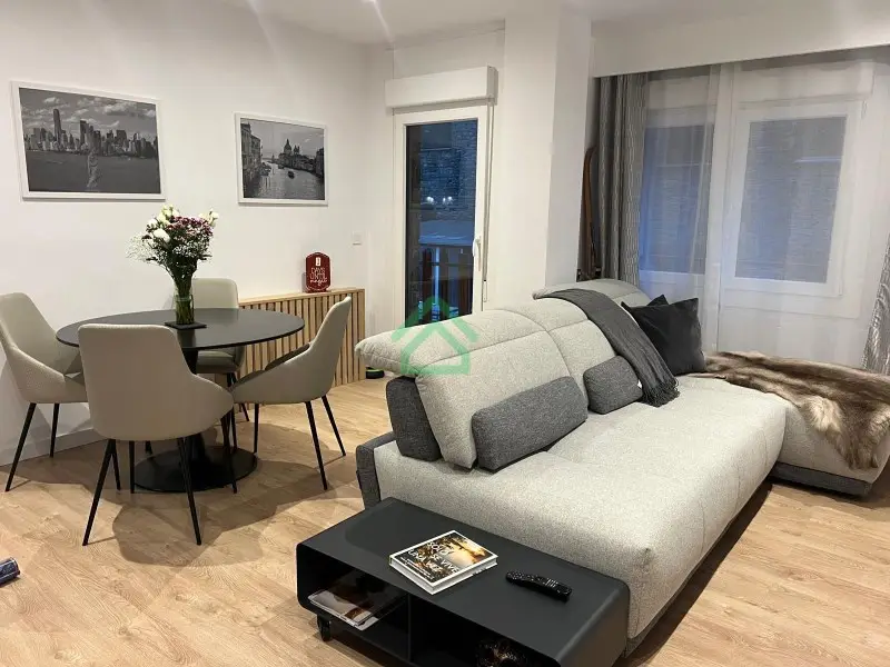 Piso en venta en Arinsal, 2 habitaciones, 70 metros — foto 1 de 12