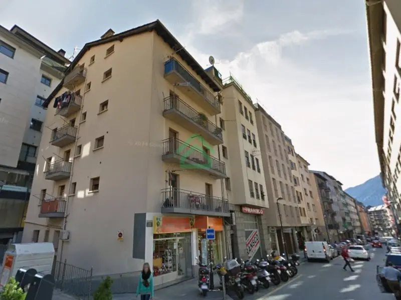 Edificio en venta en Andorra la Vella, 1250 metros — foto 1 de 10