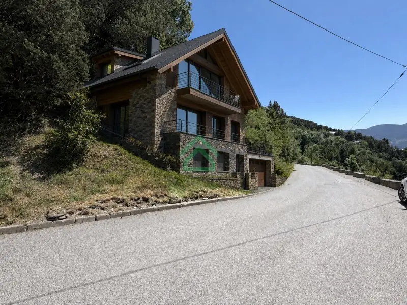 Terreno en venta en Sant Julià de Lòria — foto 1 de 10