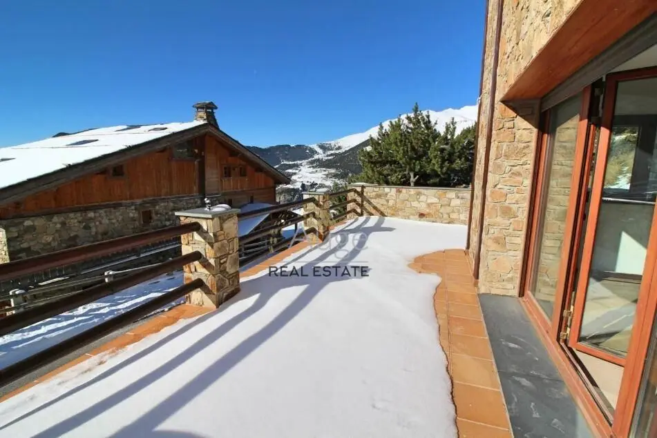 Impressive chalet in El Forn de Canillo — foto 1 de 21