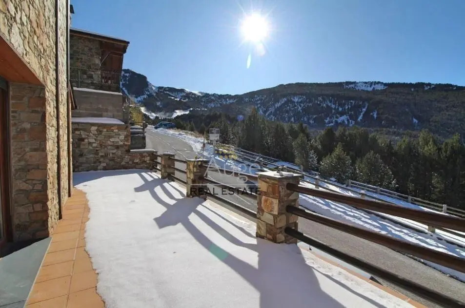 Impressive chalet in the forn de Canillo — foto 1 de 29