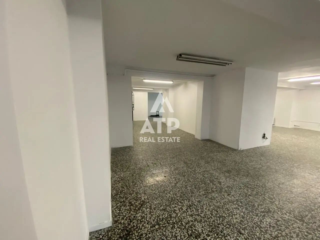 Local comercial en venta en Andorra la Vella, 691 metros — foto 1 de 33
