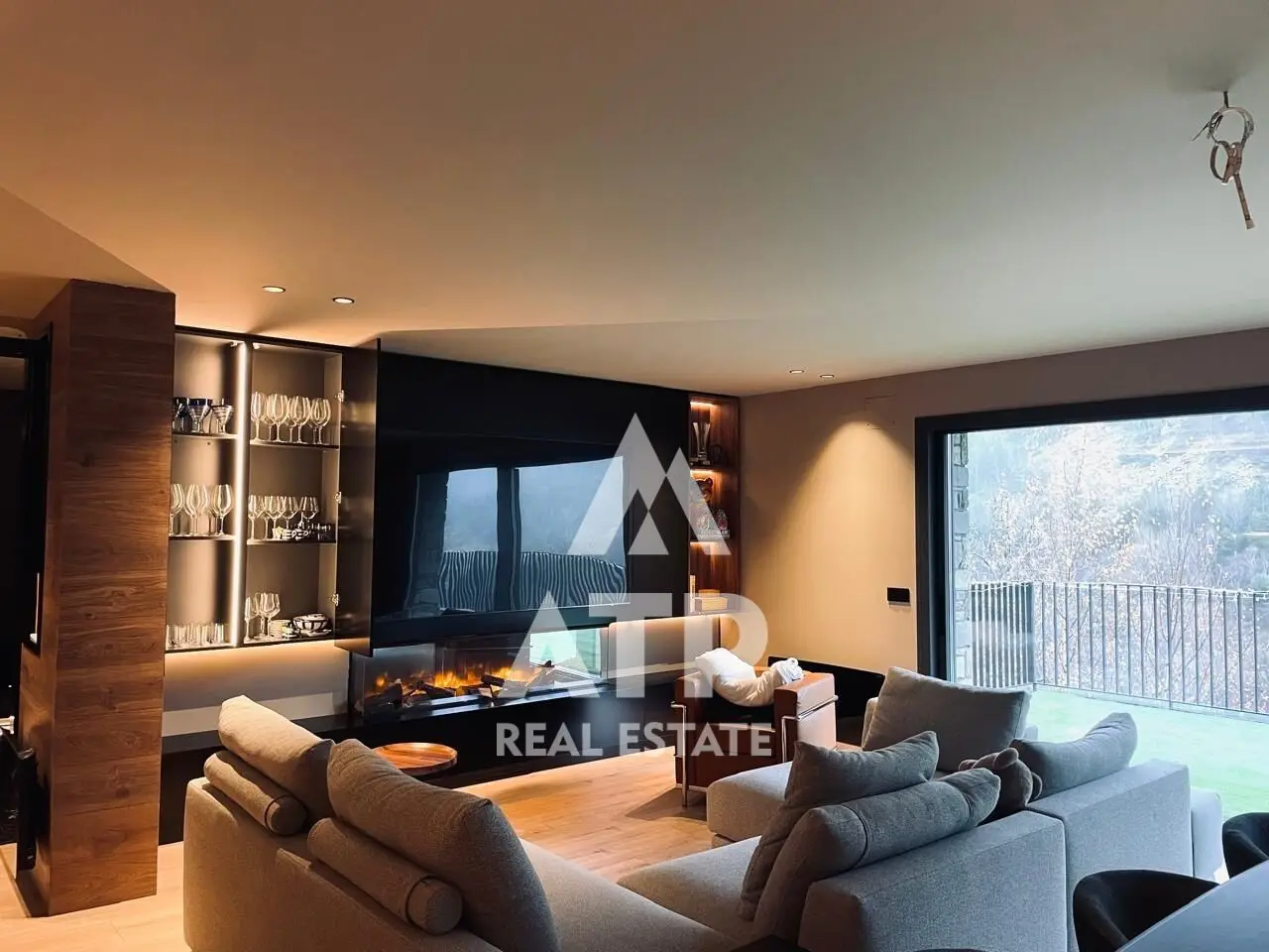 Piso en venta en Canillo, 5 habitaciones, 198 metros — foto 1 de 18