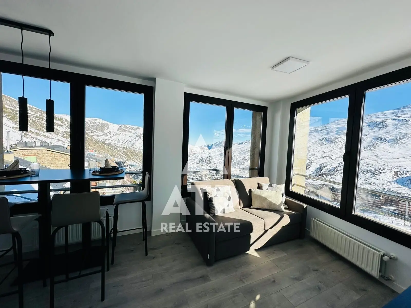Piso de alquiler en Encamp, 2 habitaciones, 50 metros — foto 1 de 5