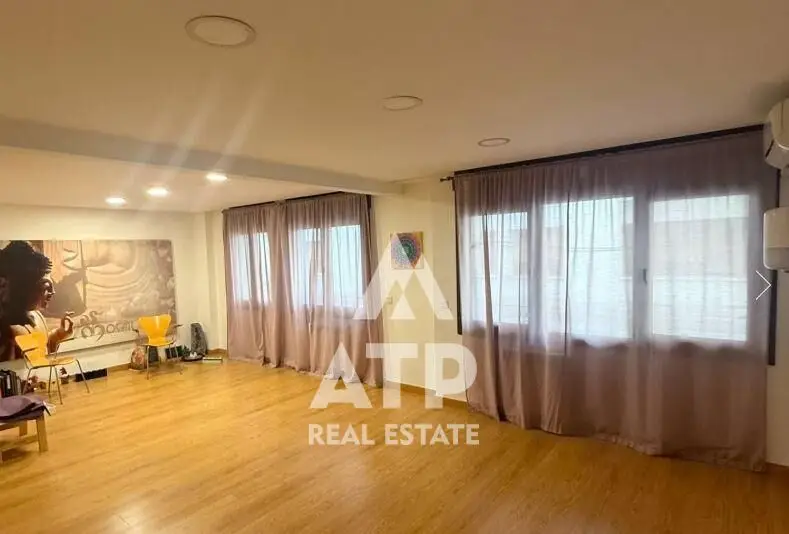 Local comercial de alquiler en Andorra la Vella, 95 metros — foto 1 de 7