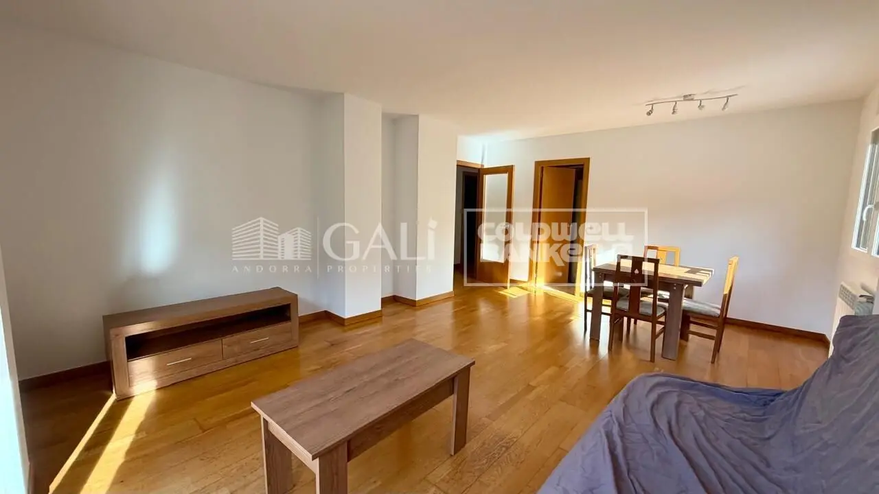 Piso de tres habitaciones en Hort de Godi en Encamp — foto 1 de 14