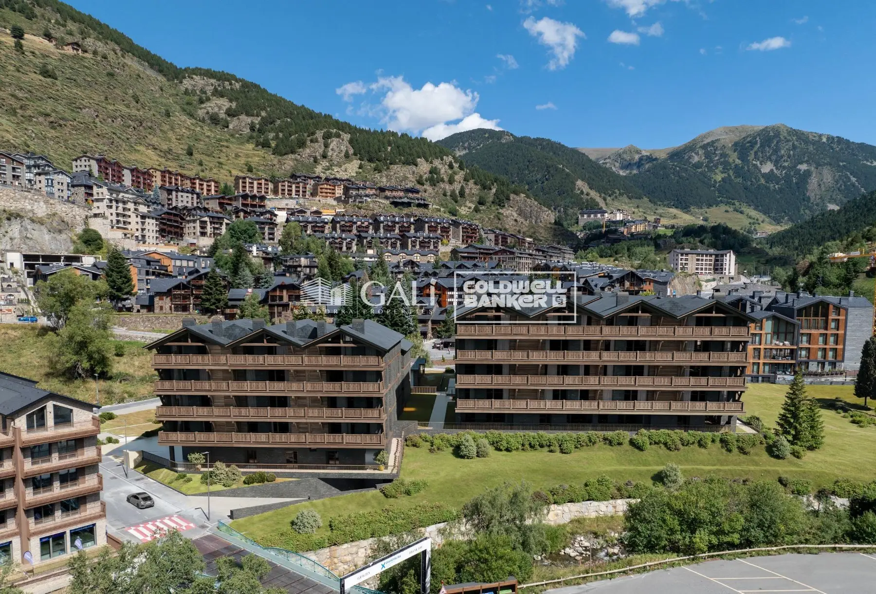 OBRA NUEVA DE LUJO A PIE DE PISTAS DE GRANDVALIRA — foto 1 de 14