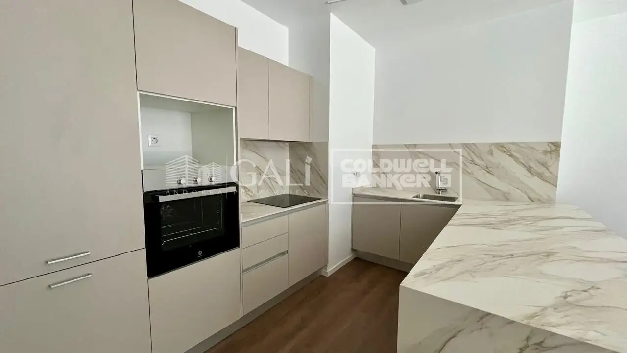 PISO ALQUILADO A LA VENTA EN ENCAMP DE DOS DORMITORIOS — foto 1 de 8