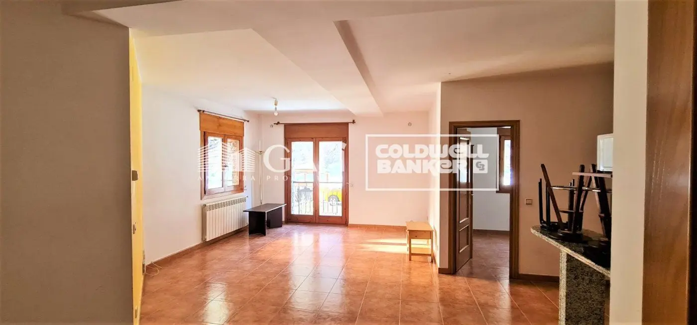 Piso de dos habitaciones en Arinsal, muy cerca de pistas esqui, plaza parking y trastero — foto 1 de 14