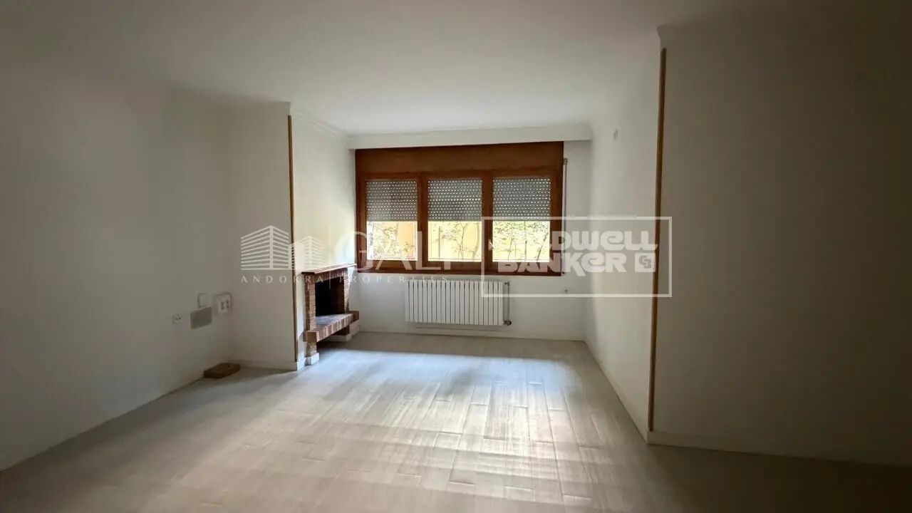 Piso en alquiler en Arinsal de 2 dormitorios — foto 1 de 14