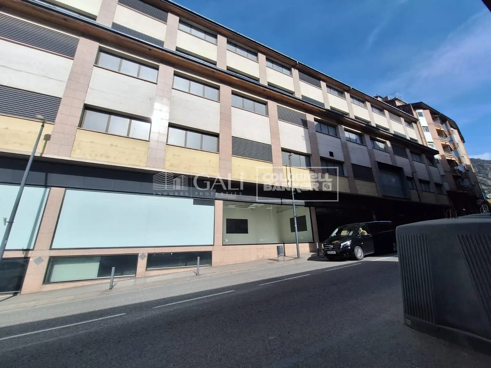 EDIFICIO EN ANDORRA LA VELLA — foto 1 de 14