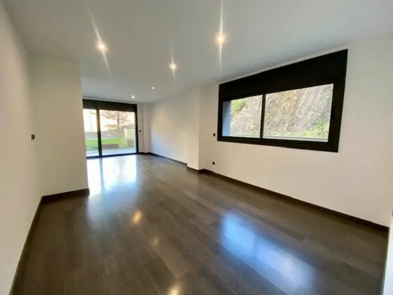 Planta baja en venta en Ordino — foto 1 de 12