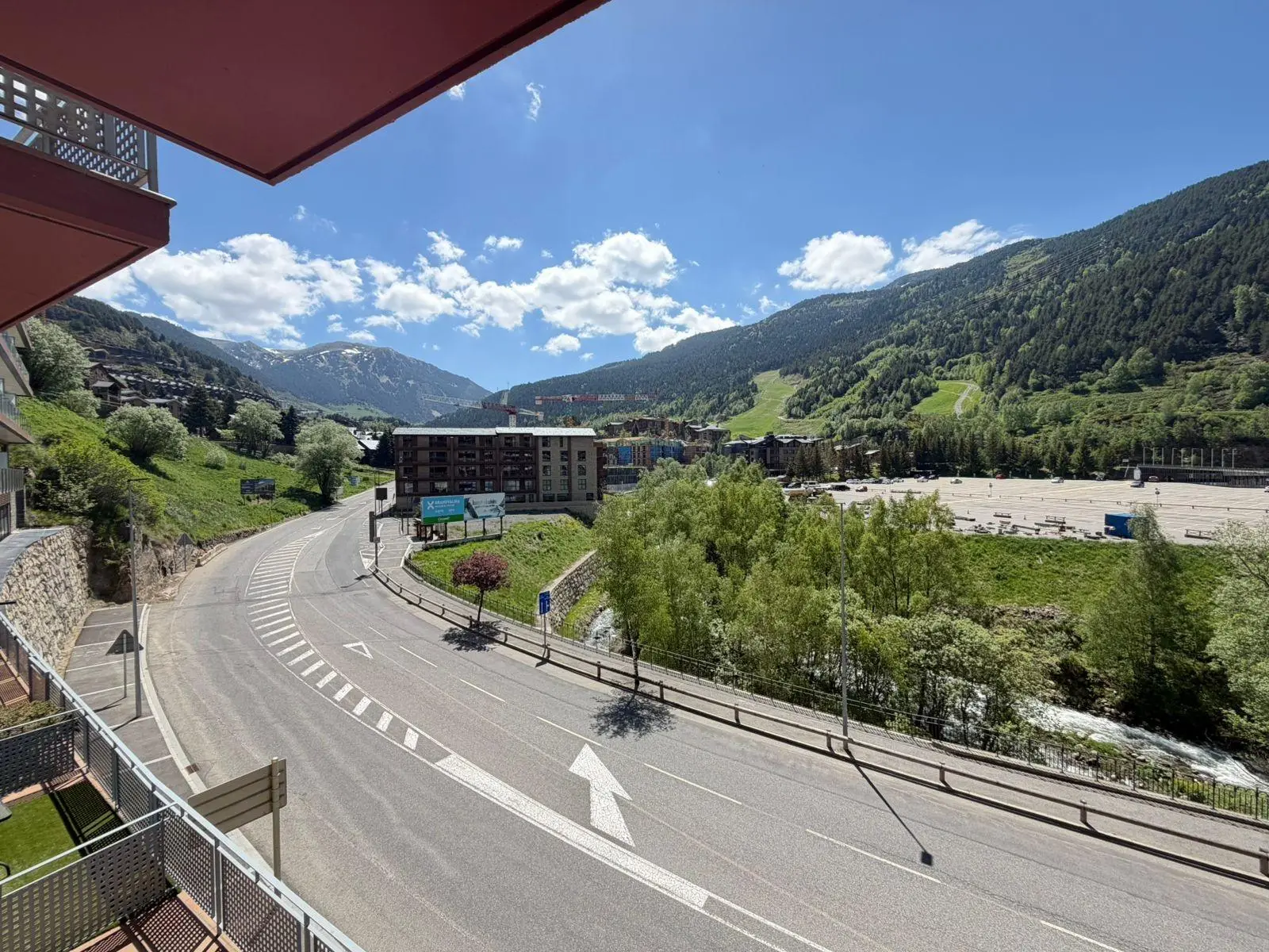 Acogedor estudio amueblado con parking en Gran Sol (El Tarter) — foto 1 de 14