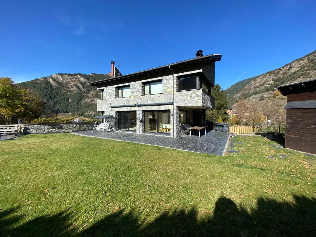 Chalet en venta en Ordino, 5 habitaciones, 340 metros — foto 1 de 25