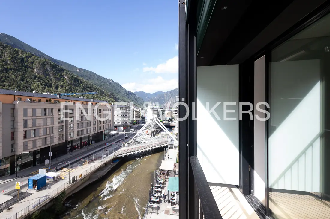 Piso de alquiler en Andorra la Vella, 1 habitación, 64 metros — foto 1 de 24