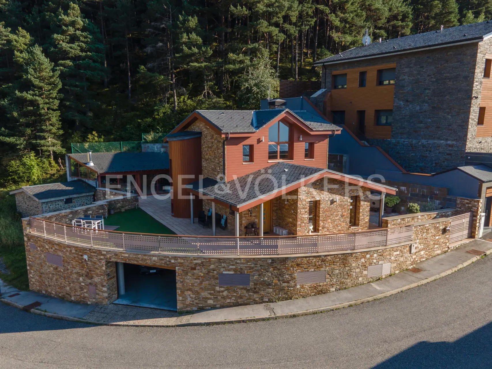 Chalet en venta en Aixirivall, 4 habitaciones, 488 metros — foto 1 de 57