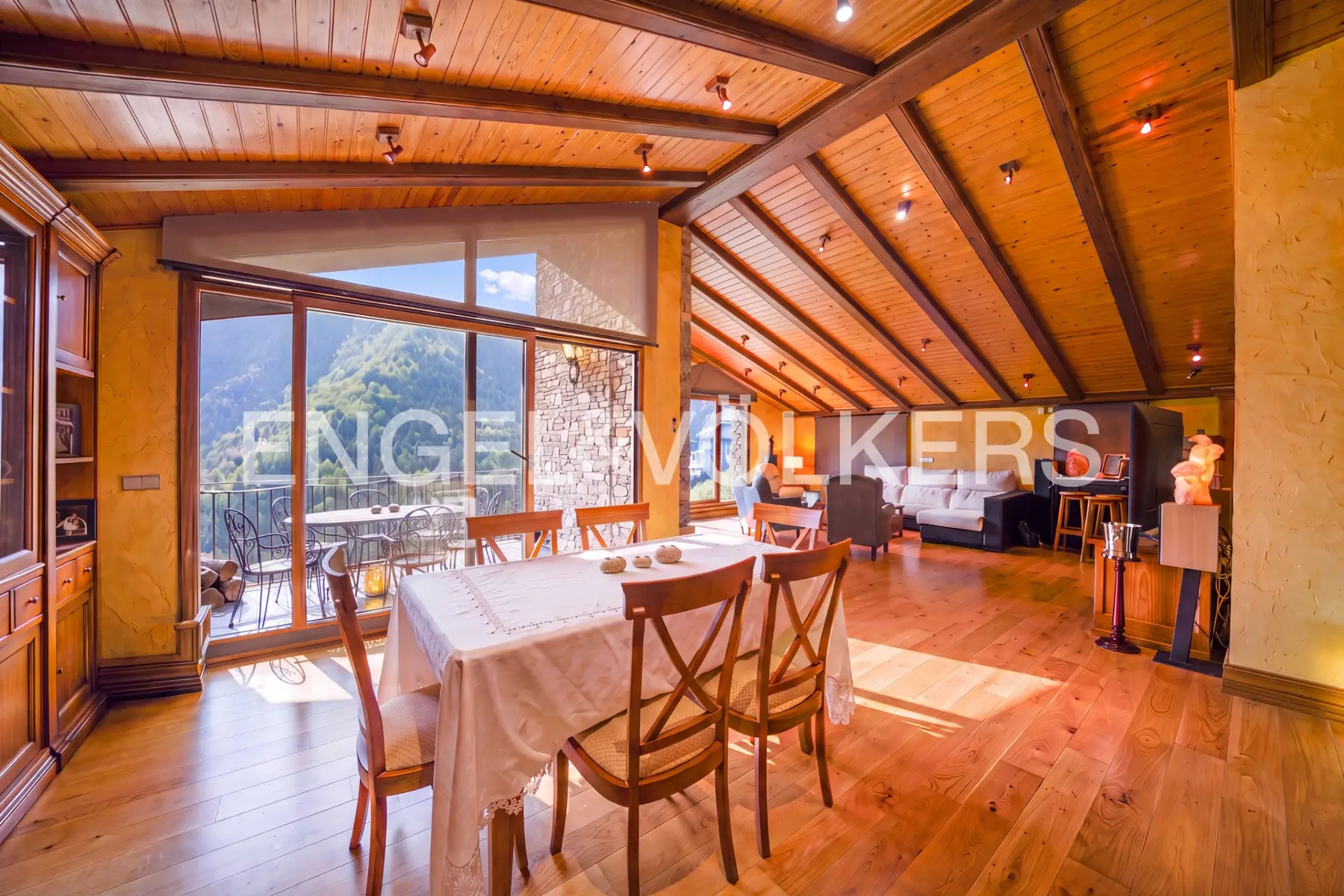 Ático en venta en Anyós, 3 habitaciones, 237 metros — foto 1 de 49