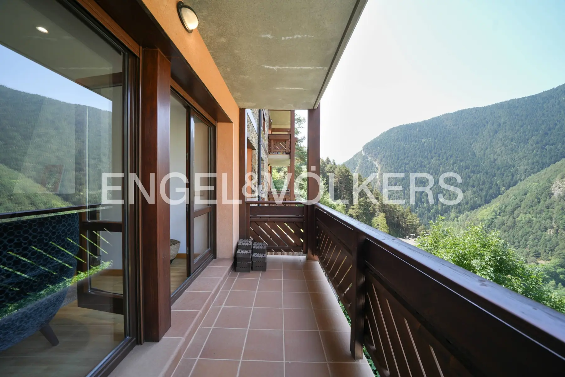 Piso en venta en Arinsal, 2 habitaciones, 95 metros — foto 1 de 42