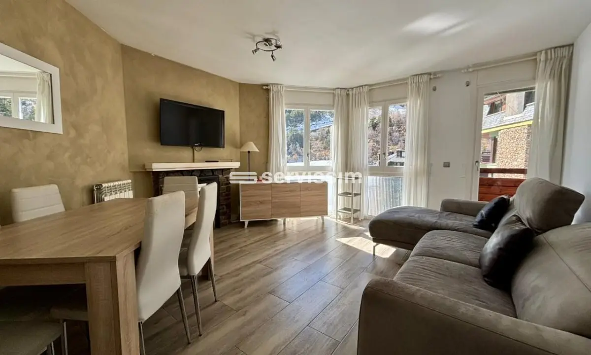Piso de alquiler en Arinsal, 2 habitaciones, 80 metros — foto 1 de 11