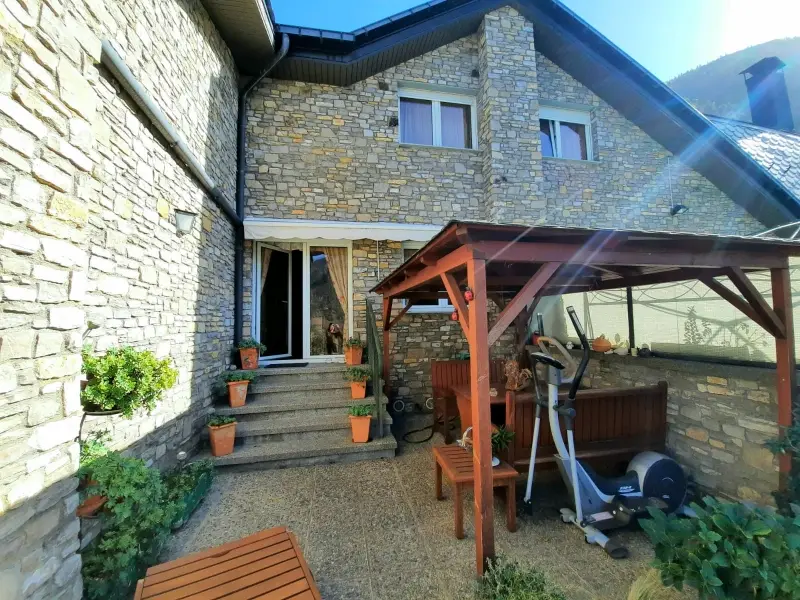 ES VEN CASA ADOSSADA A ESCALDES, URBANITZACIÓ LA PLANA — foto 1 de 20