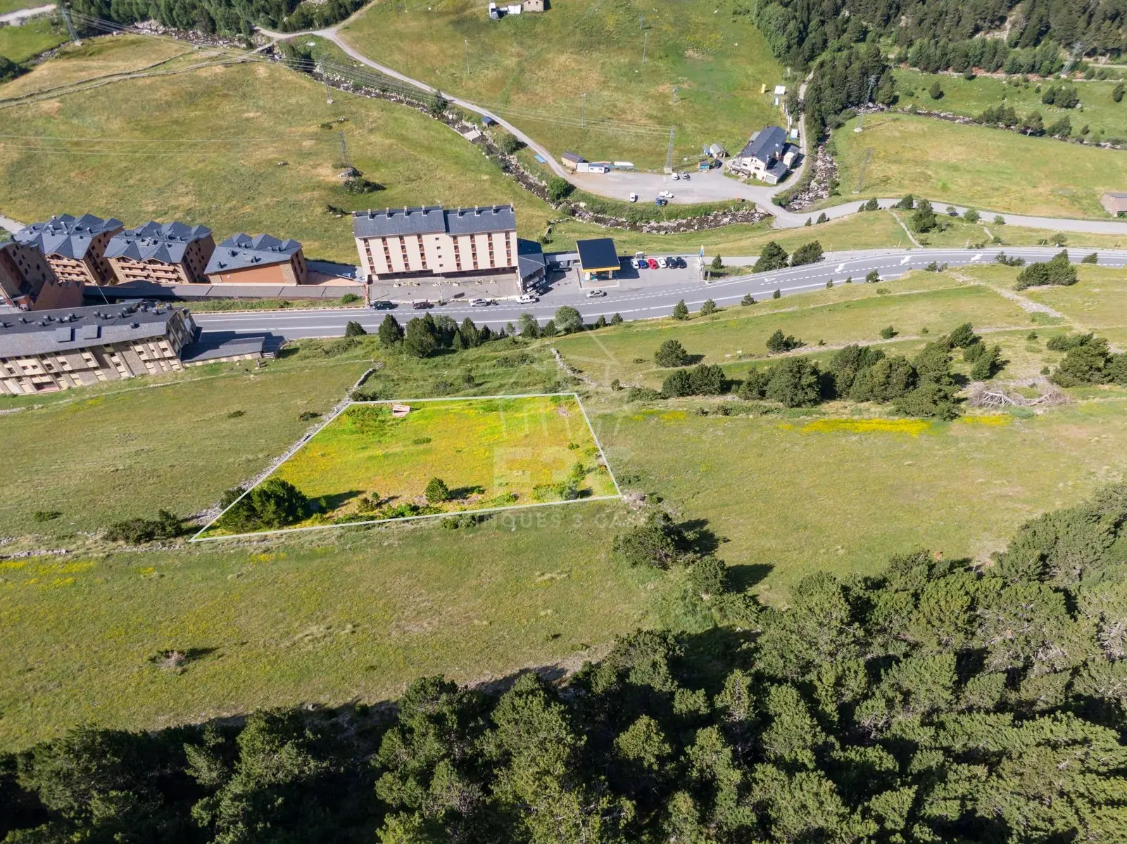 Magnífic terreny de 1.536 m², idealment situat a — foto 1 de 14