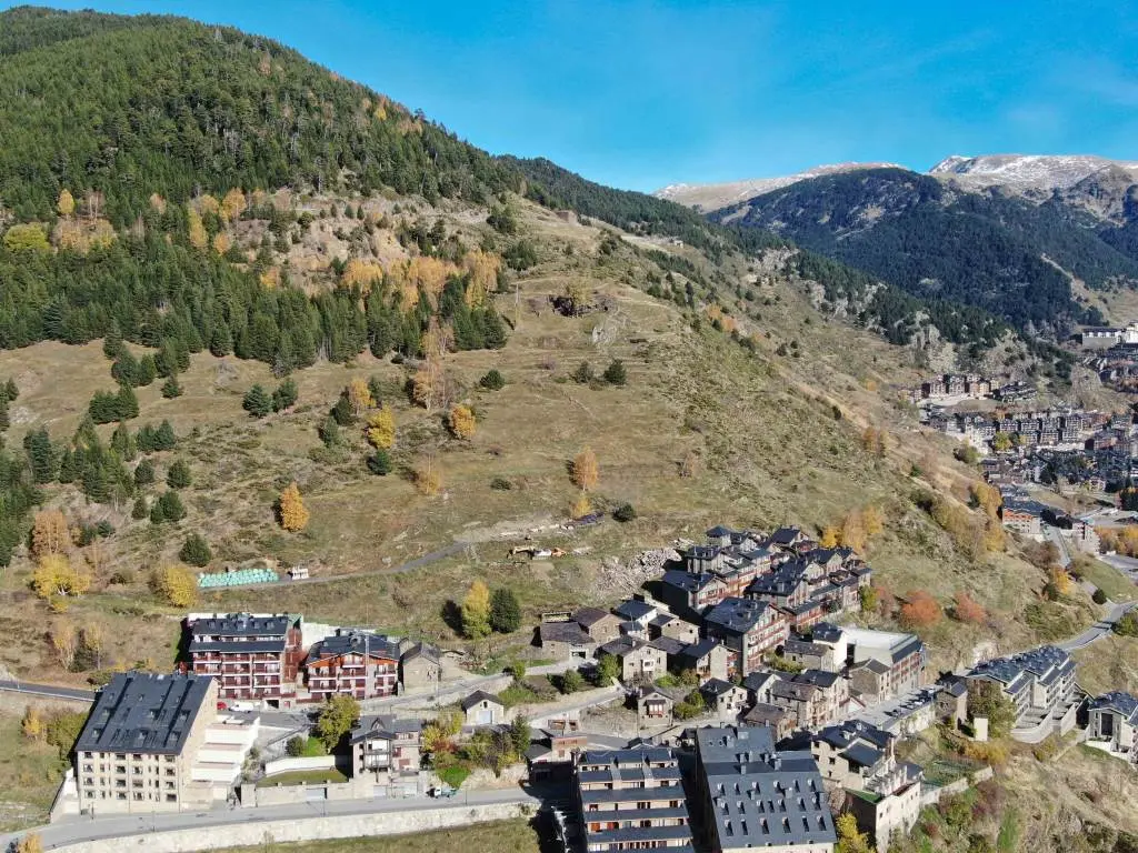 Terreny urbanitzable per comprar a la parròquia d — foto 1 de 19