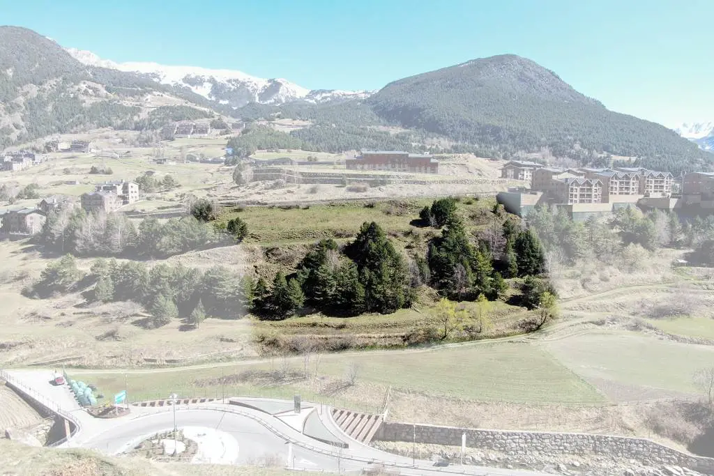 Àmplia parcel·la amb projecte de construcció re — foto 1 de 8