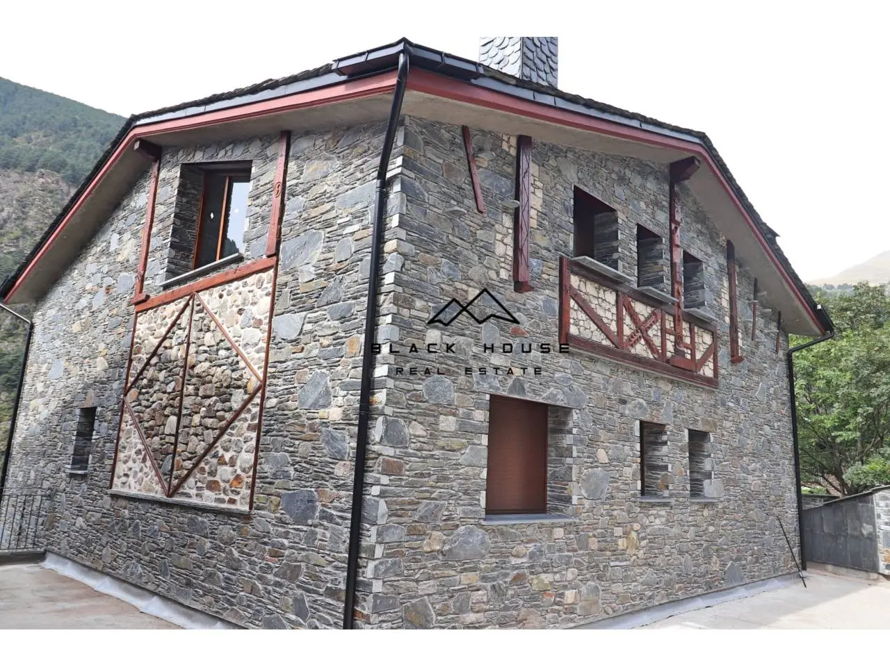 Casa d’estil rústic en venda a Canillo. — foto 1 de 13