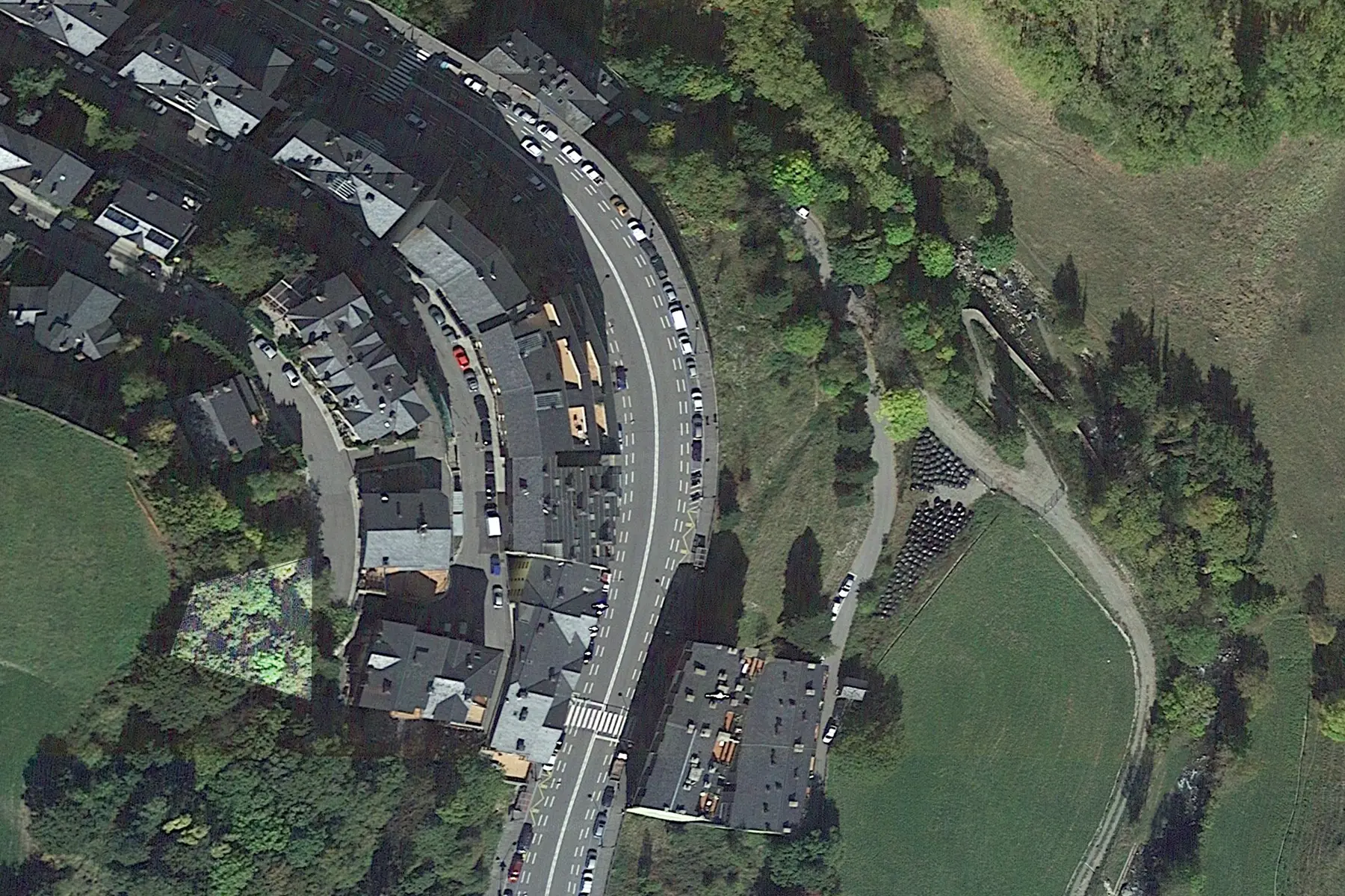 Aquest terreny a La Massana, amb una extensió de — foto 1 de 7