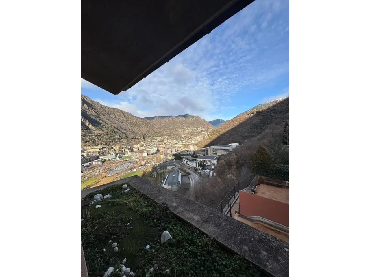 Casa adossada en entorn exclusiu i privilegiat, a un minut del centre — foto 1 de 57