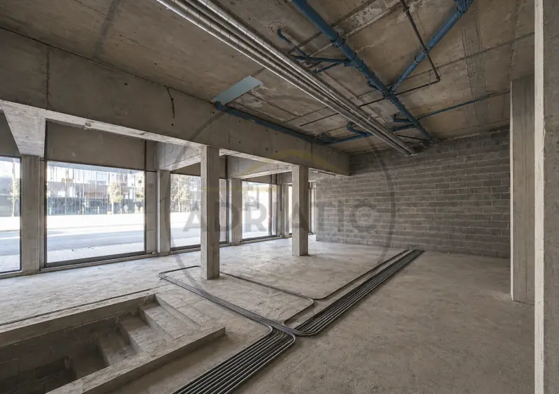 ES VEN LOCAL COMERCIAL EN PLE CENTRE D'ANDORRA — foto 1 de 15