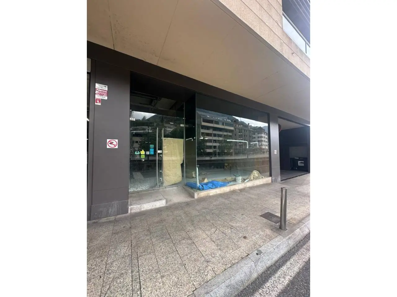 Local en venta a Avinguda Esteve Albert — foto 1 de 15