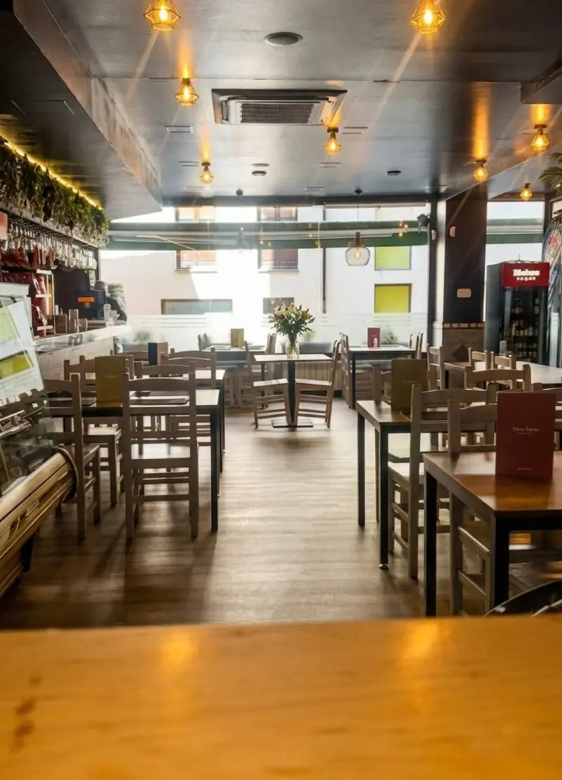 TRASPÀS DE RESTAURANT A SANT JULIÀ DE LÒRIA — foto 1 de 8