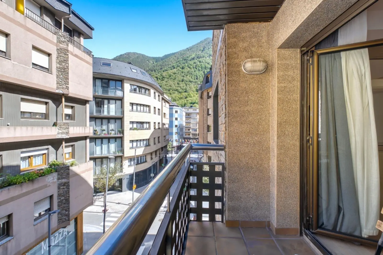 Venda a Andorra la Vella — foto 1 de 18