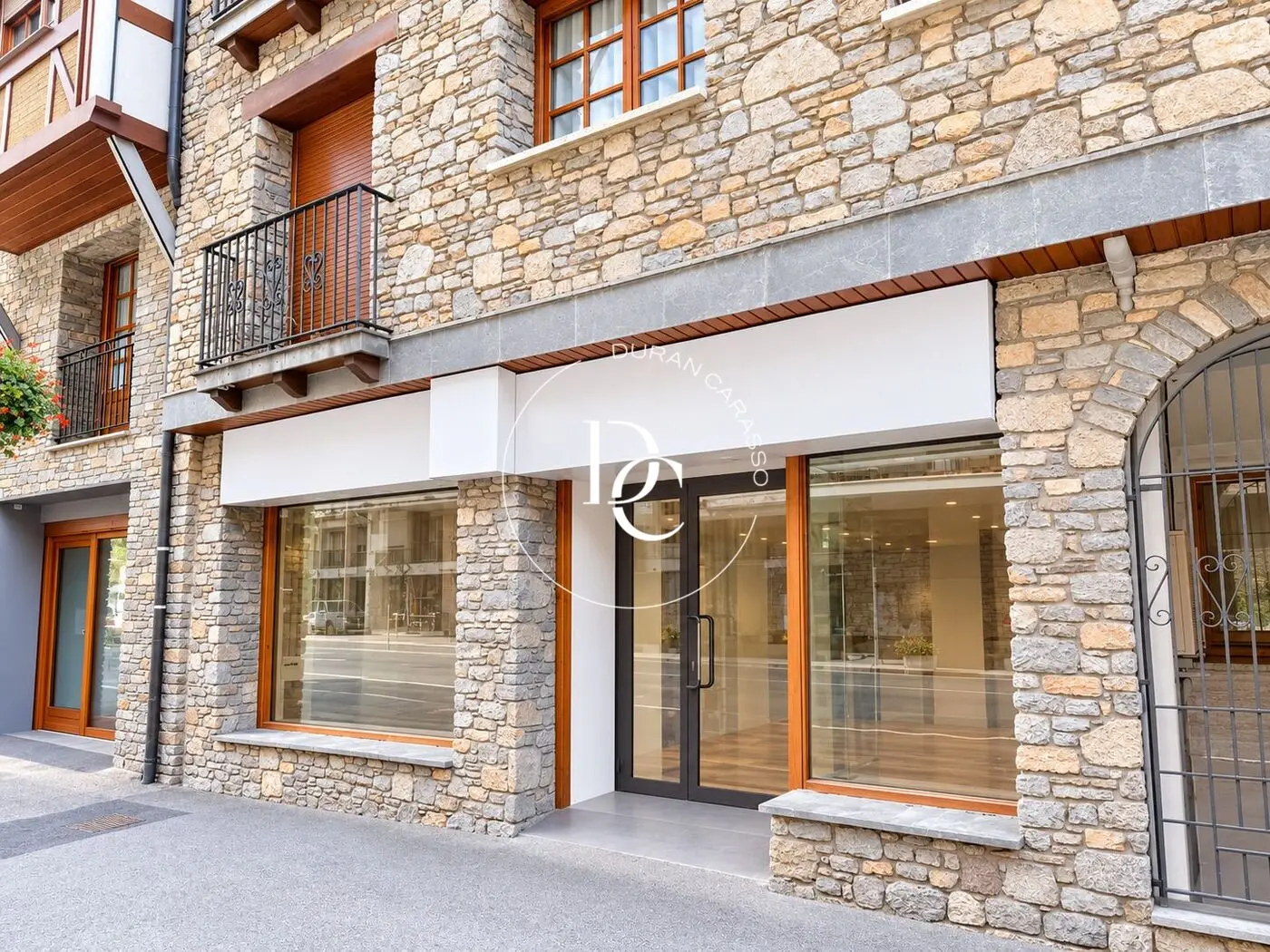 Local comercial de alquiler en La Massana, 164 metros — foto 1 de 10