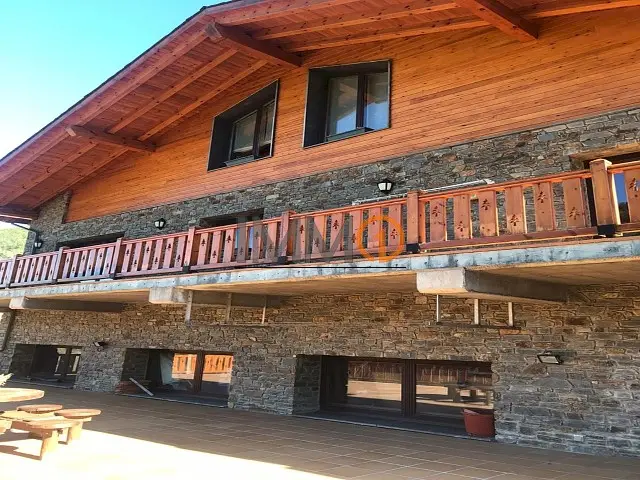 Exclusivo chalet ubicado en una zona privilegiada — foto 1 de 14