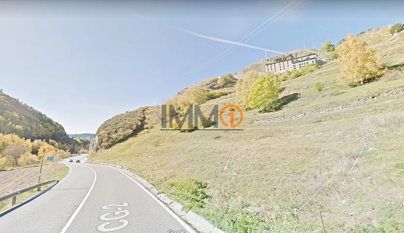 Parcela de 2.170m² apta para construcción — foto 1 de 3