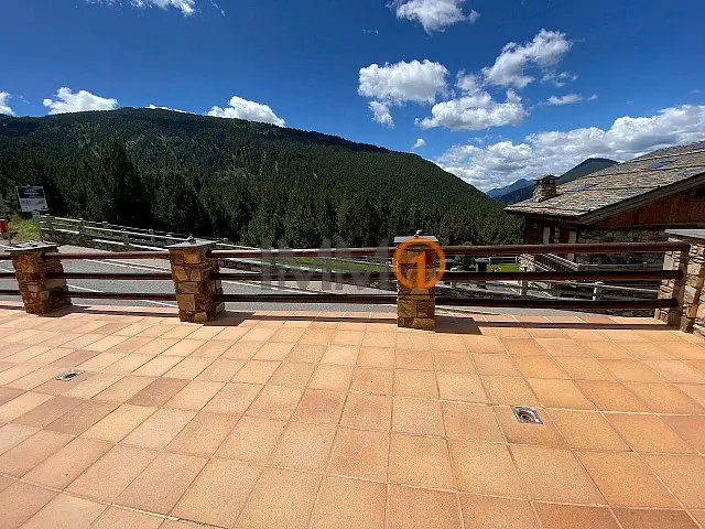 En venta fantástica casa adosada en Canillo — foto 1 de 14