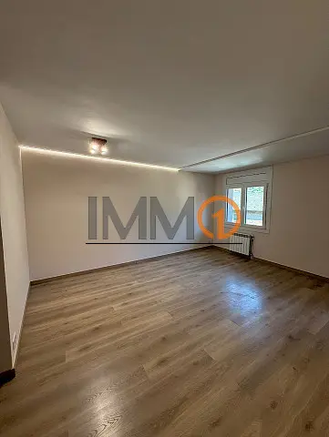 En alquiler piso reformado de 3 habitaciones en Andorra la Vella — foto 1 de 11
