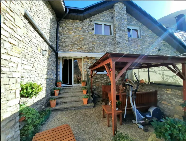 Chalet en venta en Escaldes Engordany, 3 habitaciones, 200 metros — foto 1 de 16