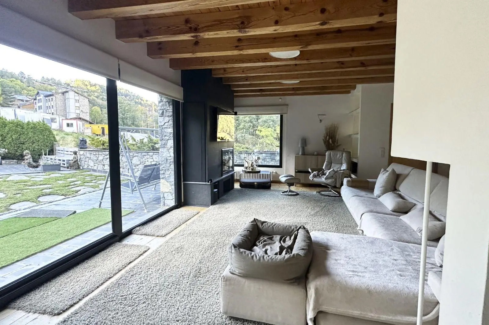 Chalet en venta en Ordino, 4 habitaciones, 417 metros — foto 1 de 34